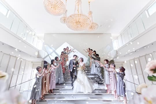 カノビアーノ福岡 大階段フラワーシャワー画像