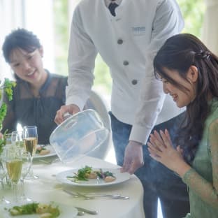 THE MEETS MARINA TERRACE 料理演出 画像